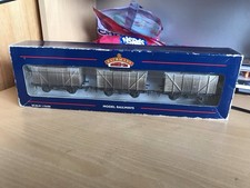 Bachmann OO Gauge Set of Three BR 10 Ton Insulated VANS 38-191Z Weathered ,MINT