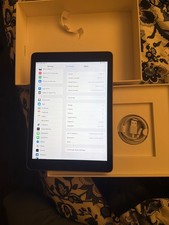Apple iPad 5th Generation A1823 32 GB, Wi-Fi  4G, 9.7 in - Silver
