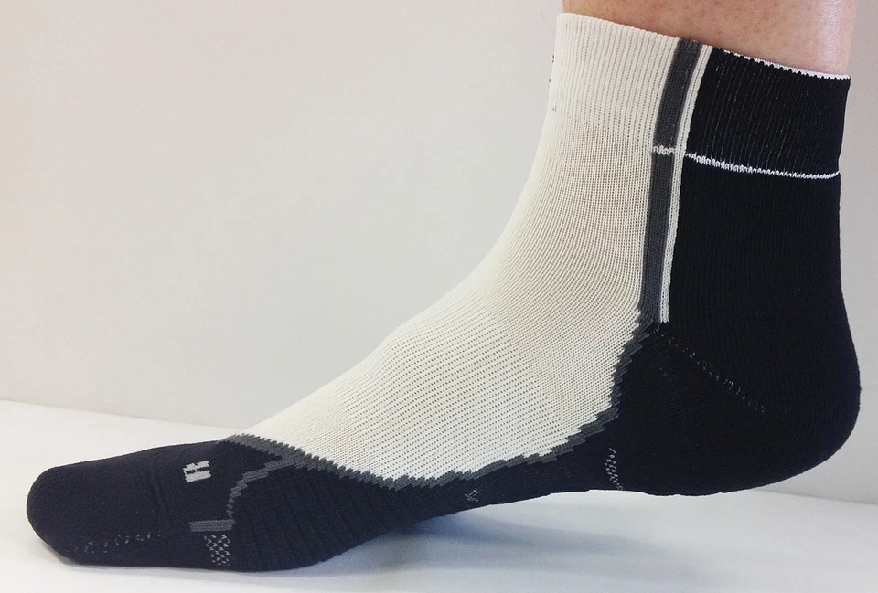 X L.E. Calcetines bajos en negro de Cannondale: calcetines de ciclismo de carretera Foto 2 de 3