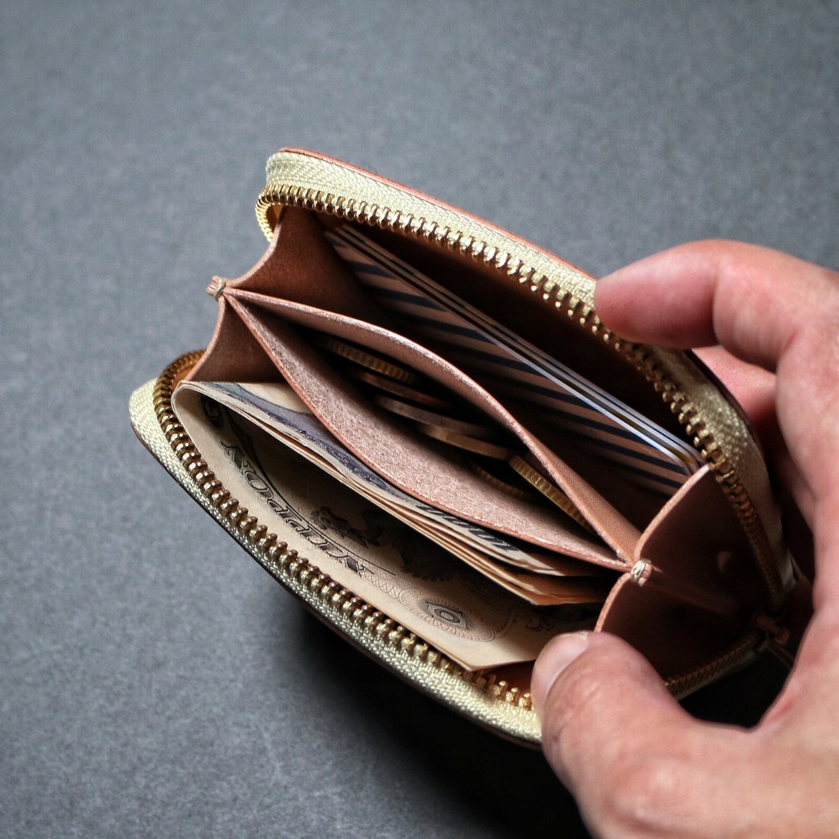 THE SUPERIOR LABOR Cordovan Zip Small Wallet Black color