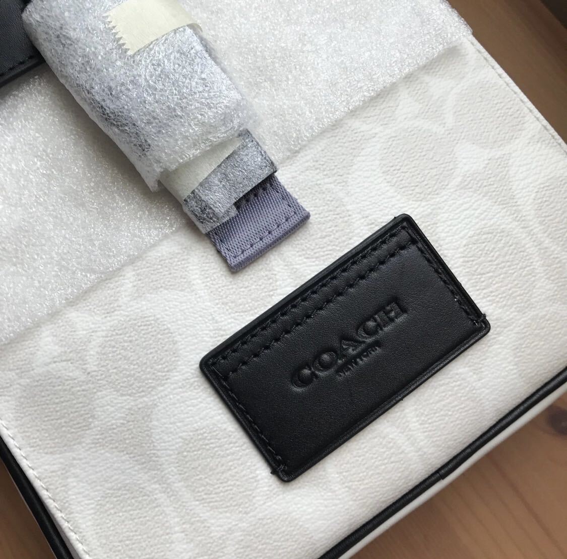 バッグ COACH Track Pack Signature Canvas Coach Track Pack In Signature Canvas - Charcoal / Black – www.unoo.com