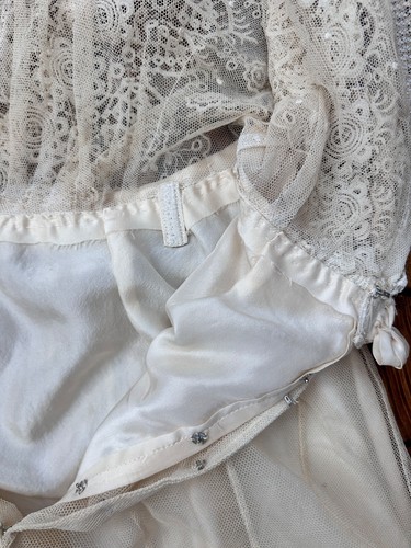 Edwardian 1900s 1910s Ivory silk and lace ribbon work rosette gown antique - Picture 8 of 11