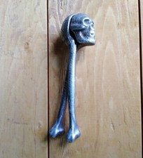 NUSSKNACKER SCH&Auml;DEL TOTENKOPF VINTAGE ANTIK STIL GUSSEISEN GOTHIC NEU