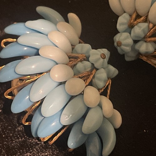 Vtg Rare Miriam Haskell Blue Gradient Bakelite Wings Gold Tone Earrings Clip 2” - Picture 4 of 10