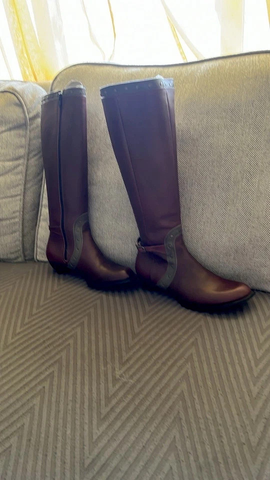 Botas altas de cuero John Fluevog Freedom para mujer con remaches talla 6,5 Foto 3 de 4