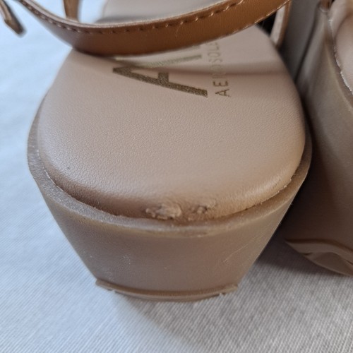 Aerosoles Women's 7.5 Sandals Thong Faux Leather Tan Wedge Perforated - Picture 9 of 13