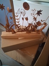 Deko BLUMENWIESE rusty Mit Holzblock