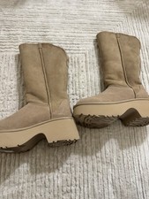 NWOB UGG Classic New Heights cuffable boots Size 8 Store Model