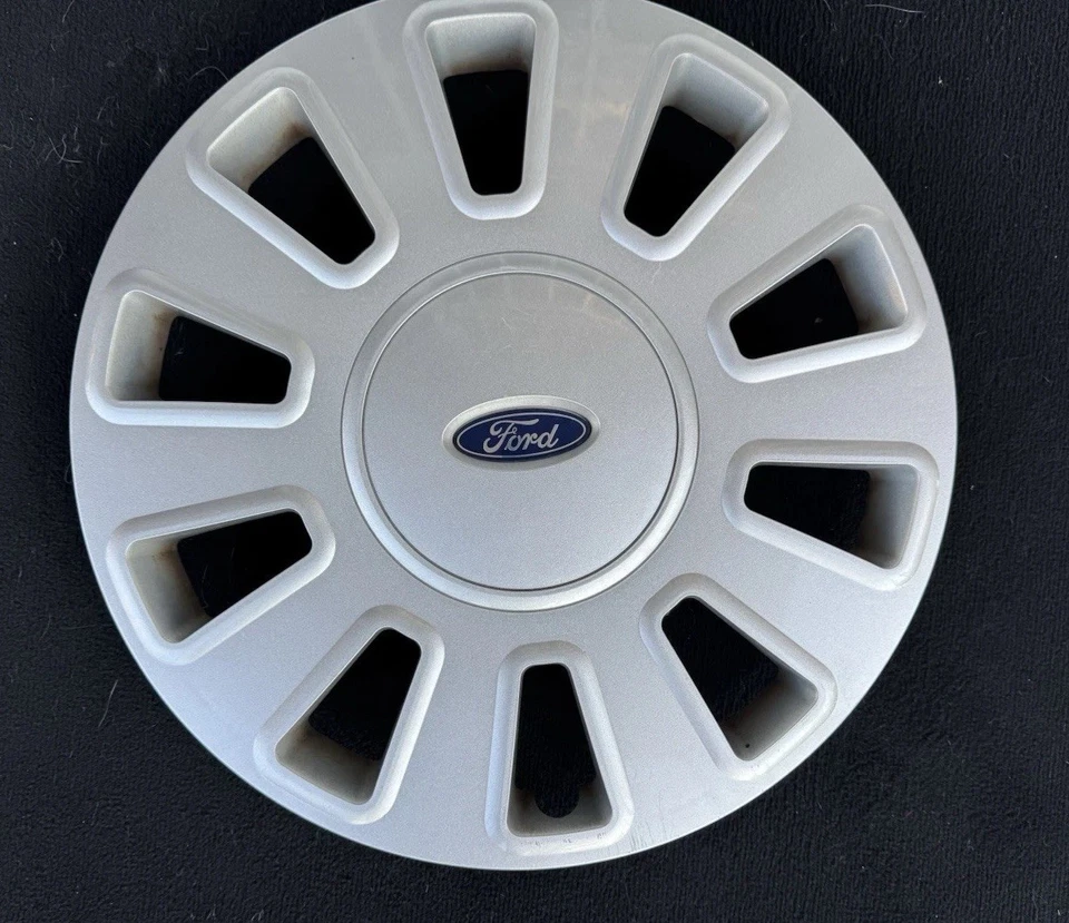 Ford Crown Victoria Police Interceptor | Cubierta de rueda OEM de 17” pulgadas 2006-2011 Foto 4 de 4