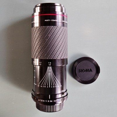 Sigma Schiebe-Zoom 1:3,5~4,5, f=70~210mm Multi Coated. Pentax K-Bajonett. MINT 