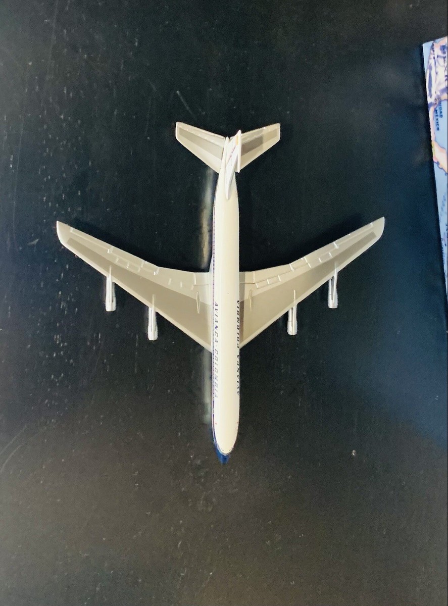 Aeroclassics 1:400 Avianca Boeing 707-320C REG: HK-1402 70's Aeroclassics 1:400 Avianca Boeing 707-320C REG: HK-1402 70's