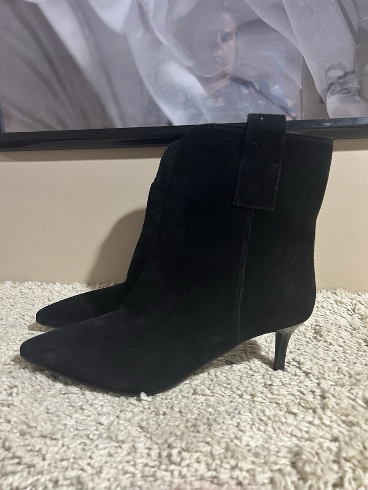 Botas negras de gamuza para mujer talla 6 con tacones de gatito Foto 2 de 4