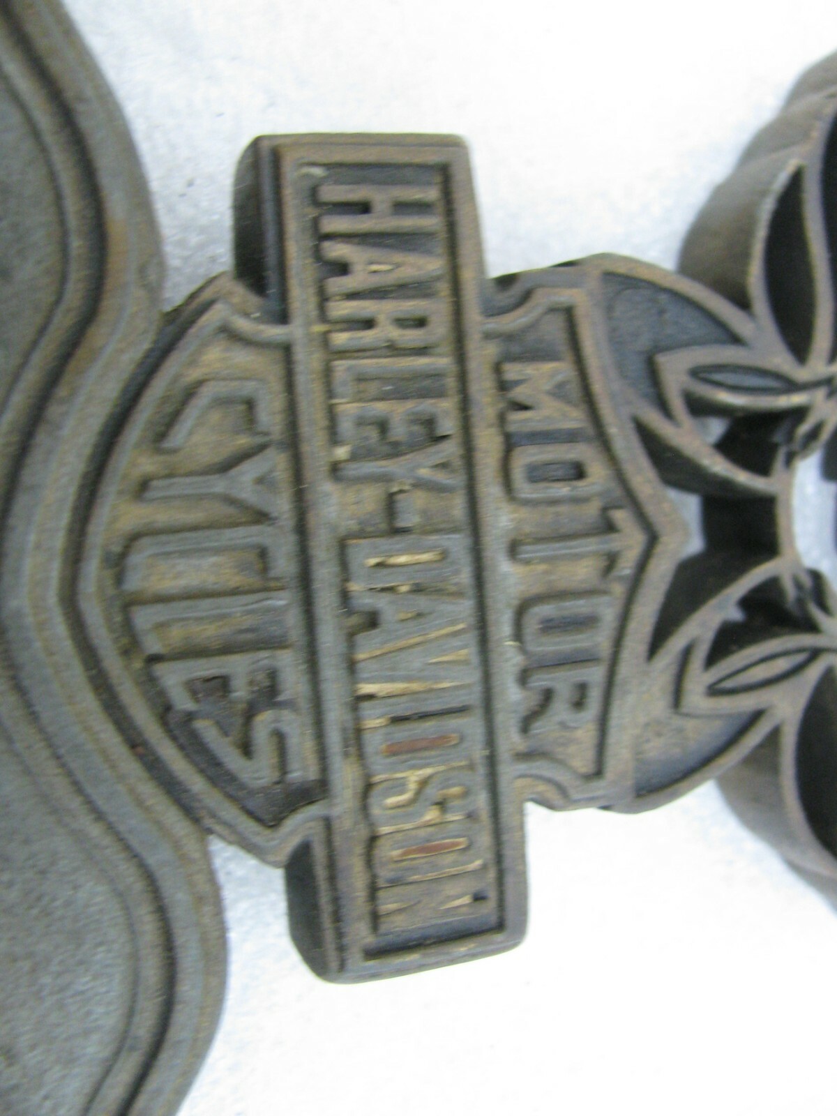 original Harley Davidson Backrest Sissybar Medallion Sportster