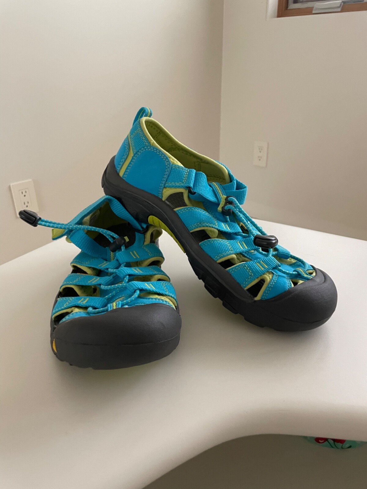 NUOVI sandali sportivi da trekking impermeabili da donna Keen taglia 6 Newport.