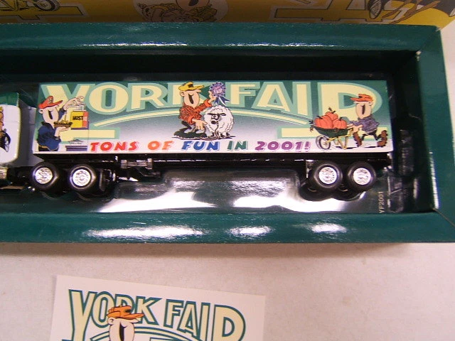 Remolque tractor York Fair 2001 toneladas de diversión cabina Peterbilt 1:80 sin usar, en caja 517/700 Foto 2 de 4