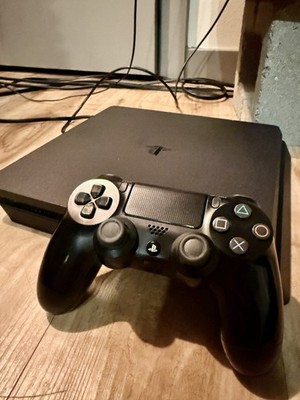 Sony PlayStation 4 500gb Jet Black Console With Two Controllers and Wires