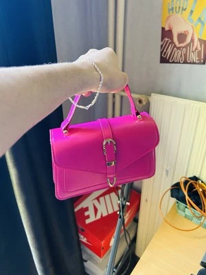 Sac à main rose fluo style tendance - modèle "Flare Pink Belted" - Photo 1/4