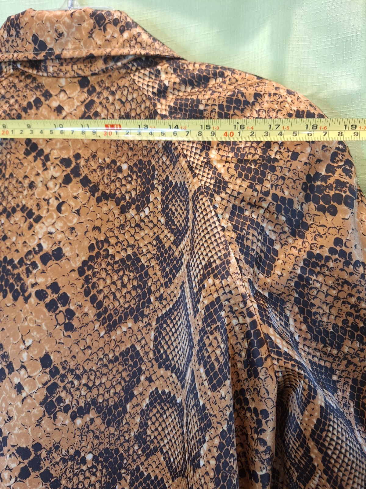 #649 Womens Rare Lilli Ann Vintage 1970's Satin Snake Skin Print Trench Coat image 6