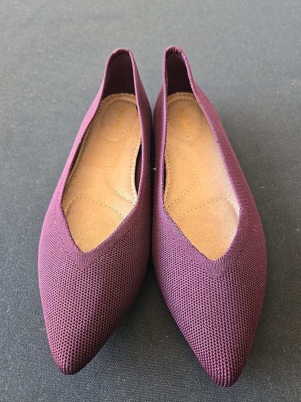 Old Navy Women's Maroon Ballet Flat Shoes  Size 8 Pointed Toe