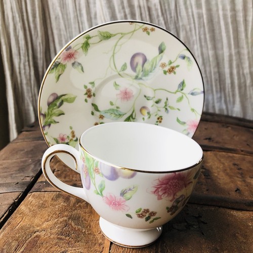Wedgwood Sweet Plum Tea Cup & Saucer English Bone China Gold Trimmed Spring - Picture 2 of 9