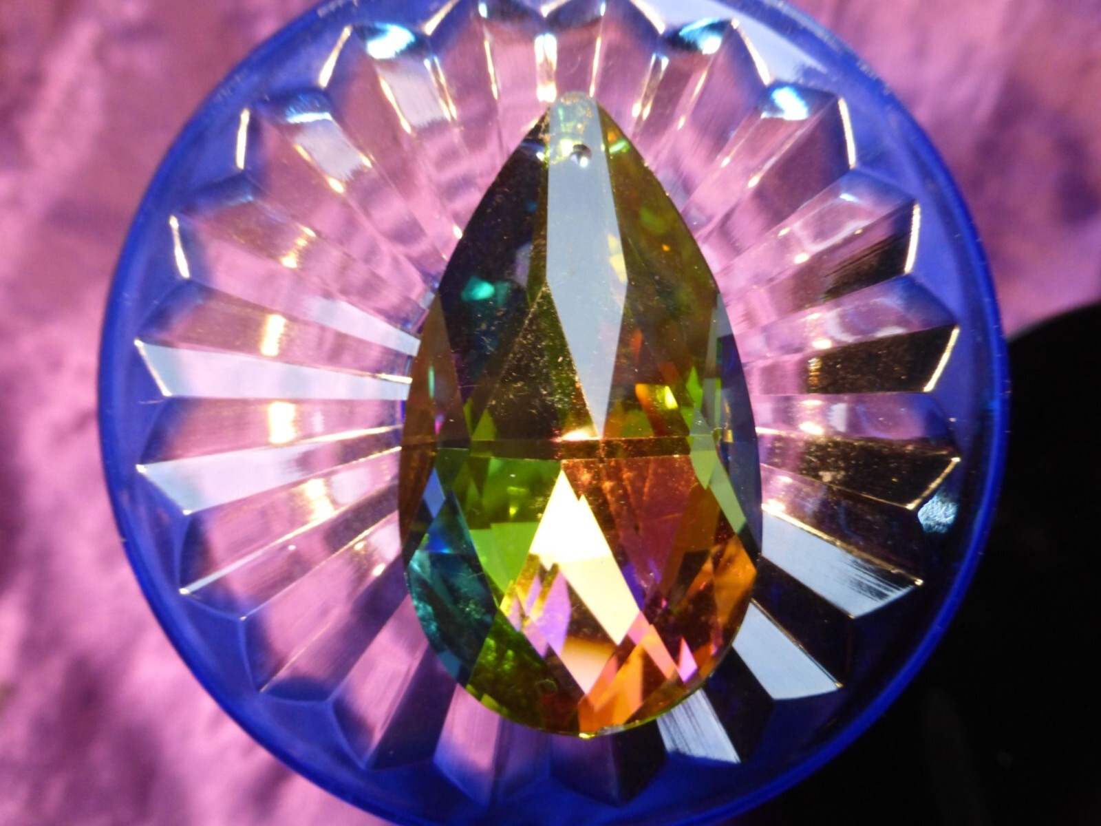 Pendentif larme en cristal facetté bleu-violet de 5 cm pour collier