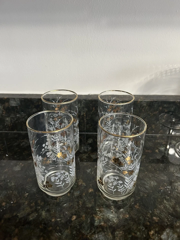Juego de 4 vasos grabados florales vintage dorados y blancos Foto 3 de 3
