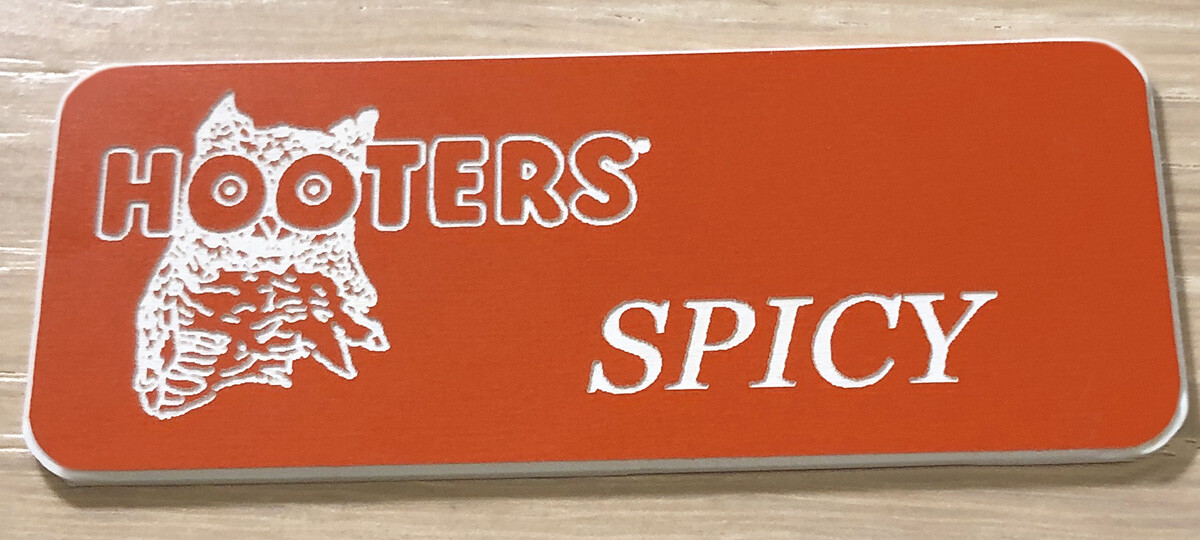 HOOTERS ピンバッジ HOOTERS フーターズ ピンバッジの通販 by dutsund21's shop｜ラクマ