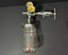Mada Medical Oxygen Regulator 2 Gauge 1335 W/ Hudson Jar