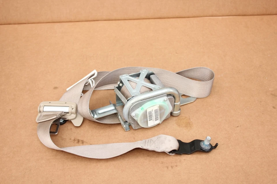 Оригинальный передний внешний ремень безопасности, левый Mopar для Jeep Grand Cherokee 2014-2018 годов выпуска - Изображение 2 из 4