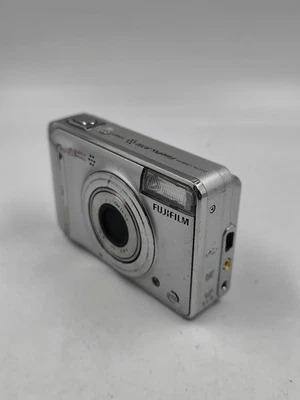 Fujifilm FinePix A700 7.3MP 3x Optischer Zoom Digitalkamera Für Teile Silver - Bild 1 von 4