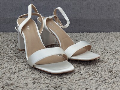 Be Mine Braut Wink Sandalen mit Absatz in Elfenbein Satin Größe 9