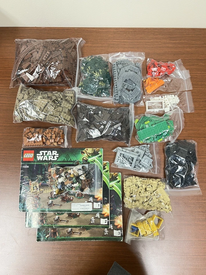 LEGO Star Wars: Ewok Village (10236) Completo con Todas las Mini Figuras Foto 2 de 4