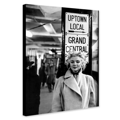 Monroe at New York Underground - Vintage Fashion - gerahmter Wandbilddruck auf Leinwand