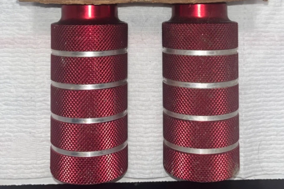 Flatland Rojo y Cromo Diamondback BMX Jumbo Plata Eje Clavijas De Colección Mid School Foto 2 de 4