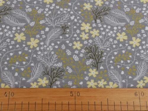 Dekostoffe mit Blumenmuster als Meterware