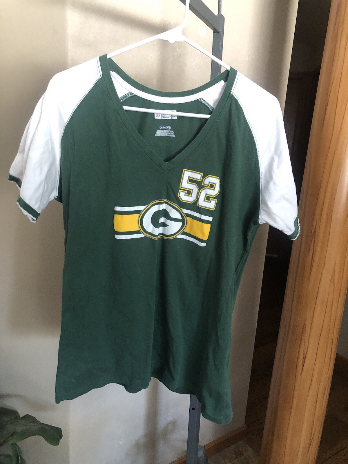 Women's NFL Team Apparel Packers Matthews 52 V-Neck Shirt size XL VGUC!