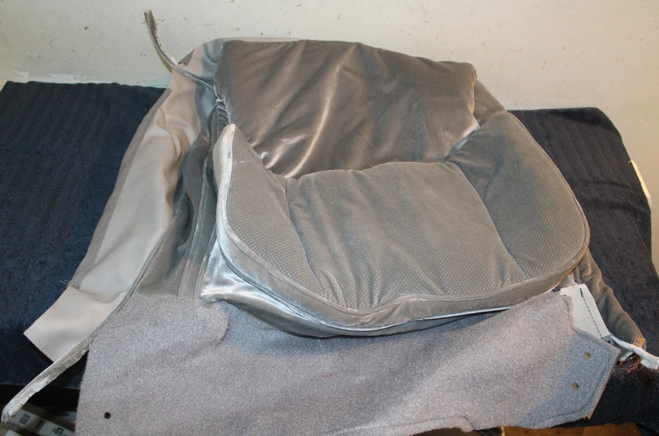 Lincoln Town Car 1984 nuevo como nuevo fabricante de equipos originales cubierta de asiento delantero de tela gris Foto 4 de 4