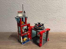 LEGO&reg; City Fire Station with Starter Set / Set 60106 60215 | Used