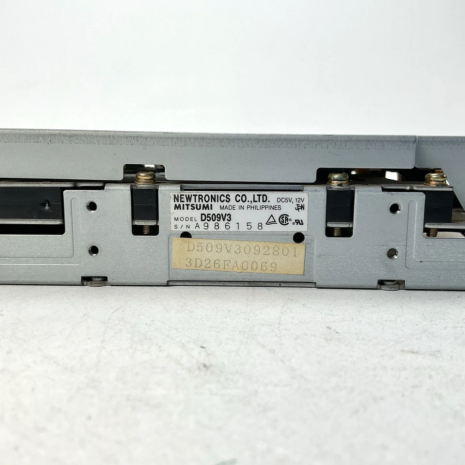 Unidade de disquete interna Newtronics Mitsumi D509V3 5,25 polegadas - Funcionamento testado - Imagem 2 de 4