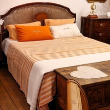 Letto matrimoniale con testata in paglia di Vienna