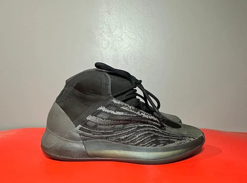 Taglia 9 Adidas Yeezy Quantum Onyx