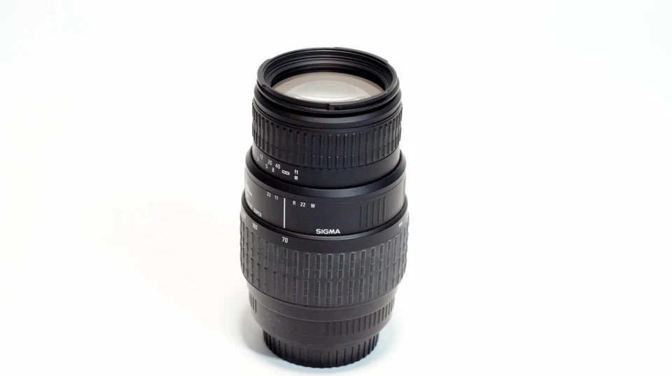 Sigma 70-300mm F/4-5.6 DL Macro Super  Zoom Lens for Canon AF - Image 3 of 4