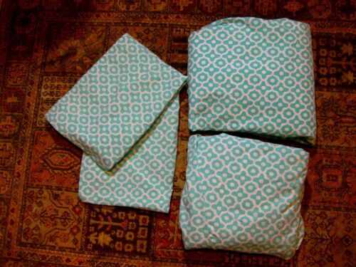 Pottery Barn PB Teen ~2 TOP SHEETS~2 PILLOWCASES~Artsy Aqua/White~QUEEN