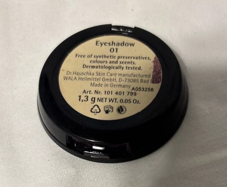 Sombra de ojos Dr. Hauschka 01 libre de conservantes sintéticos aromas 1,3 g/0,05 oz Foto 3 de 4
