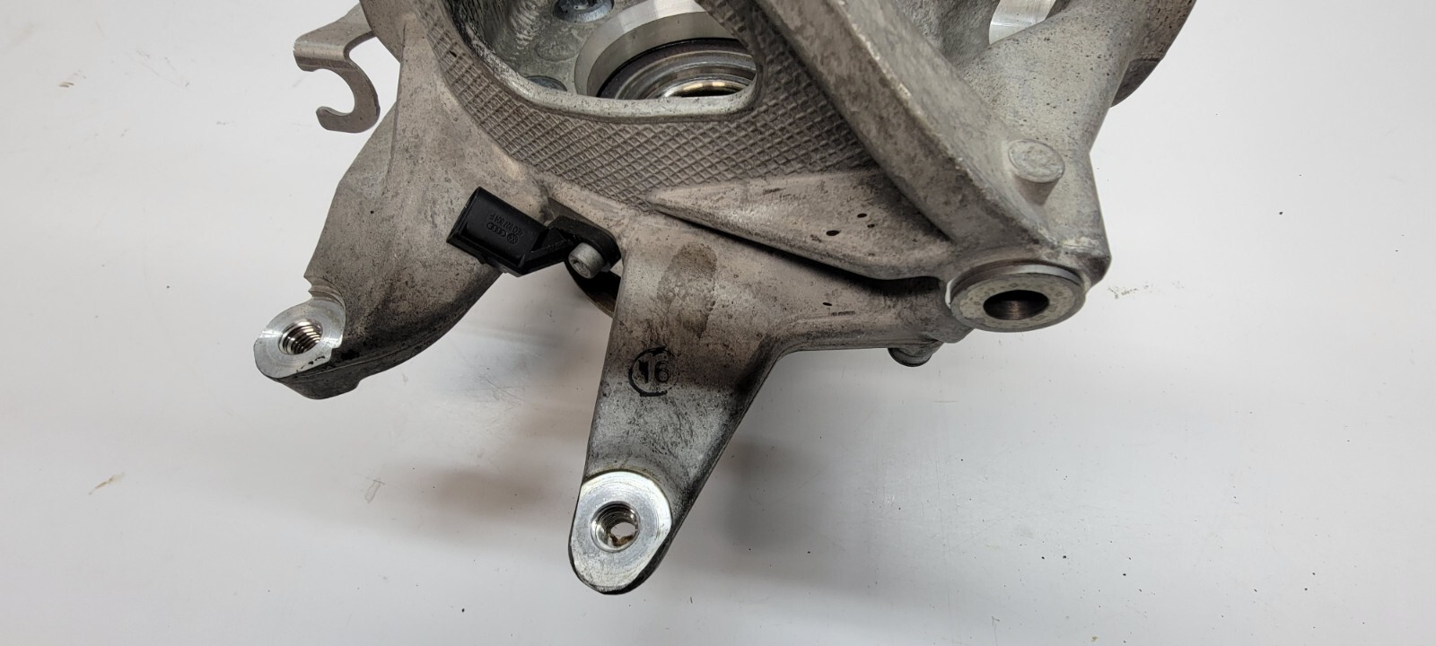 LAMBORGHINI HURACAN EVO REAR LEFT DRIVER HUB KNUCKLE REAR WHEEL STEERING OEM 