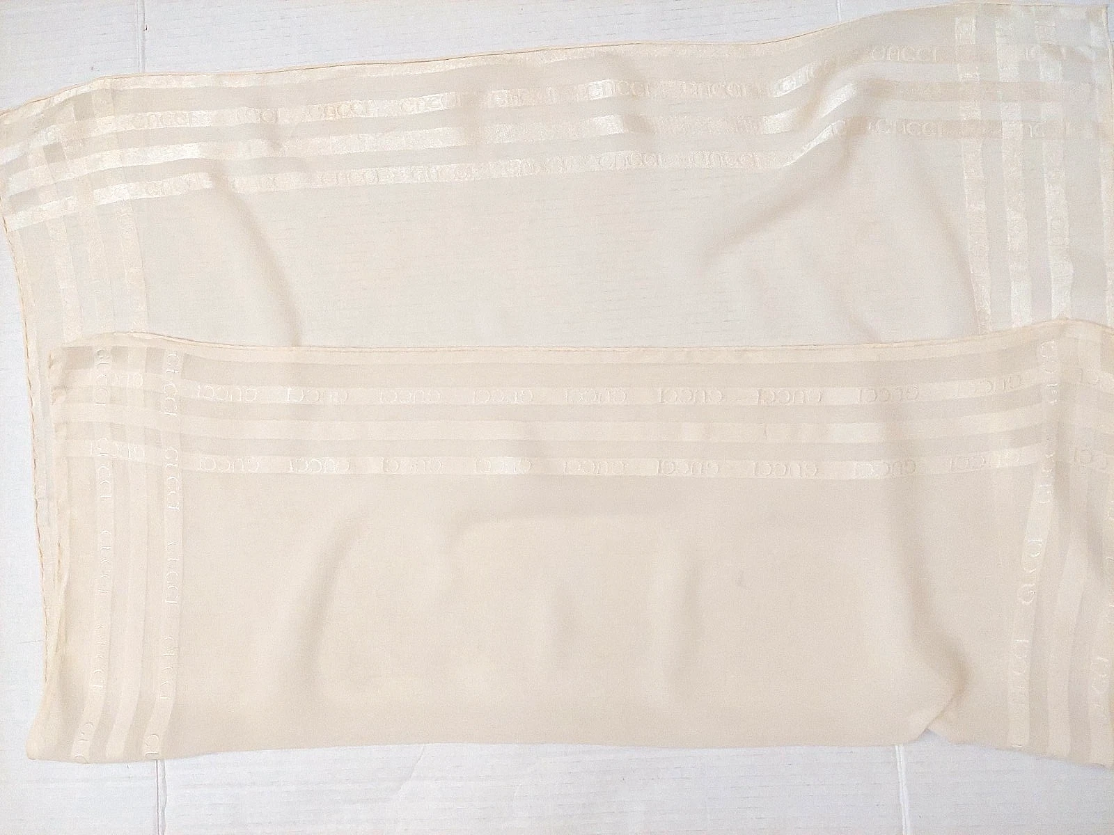 FOULARD VINTAGE AUTHENTIQUE GUCCI SOIE IVOIRE TRANSPARENT DÉLICAT 30 X 30 ITALIE