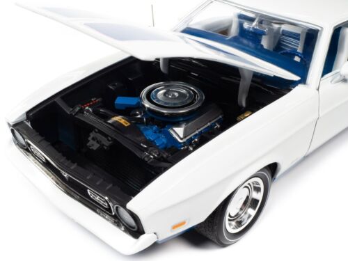 AUTOWORLD CLASS OF 1972 FORD MUSTANG SPRINT 1/18 DIECAST MODEL CAR WHITE AMM1286 - Picture 4 of 6