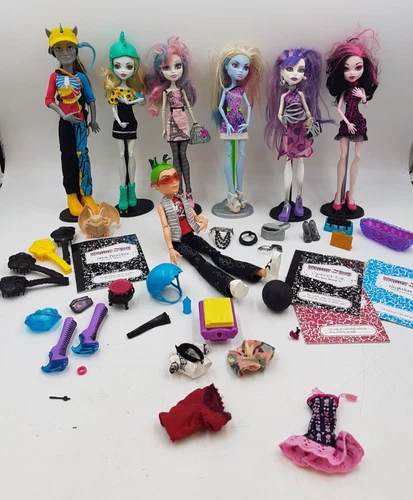 Monster High Dolls Bundle of 7 Dolls And Accessories Jackson, Lagoona, Neighthan