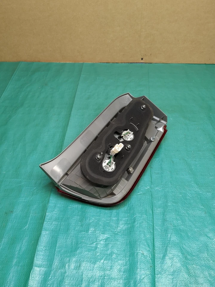 Пара задних фонарей для левого и правого водителя и пассажира 2008-2010 Scion XB от оригинального производителя  - Изображение 4 из 4