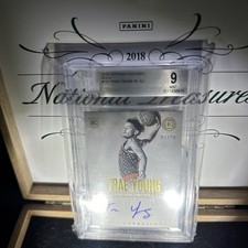 2018-19 Panini Encased - Rookie Endorsements Trae Young #122 Gold Auto /10